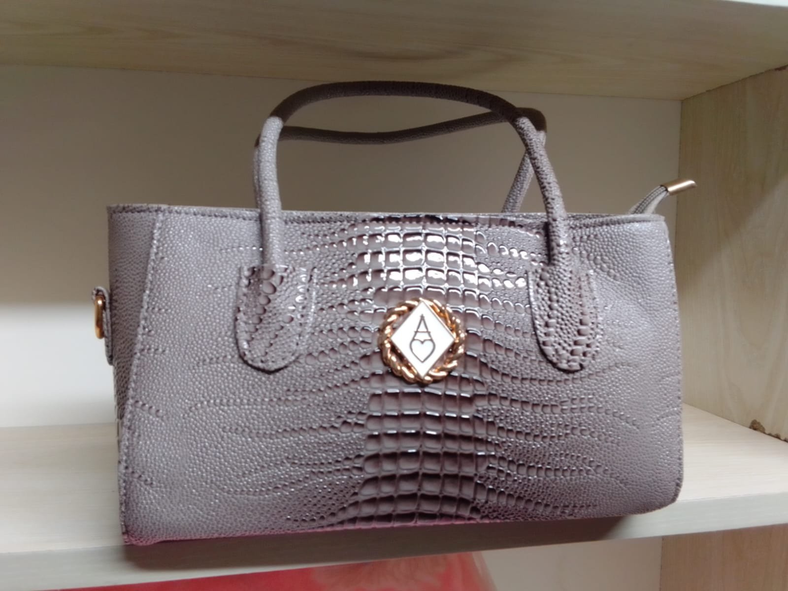 New Stylish Hand & Shoulder Bag for Women and Girls ( মহিলাদের হাতের ব্যাগ ) - https://www.upokar24.com